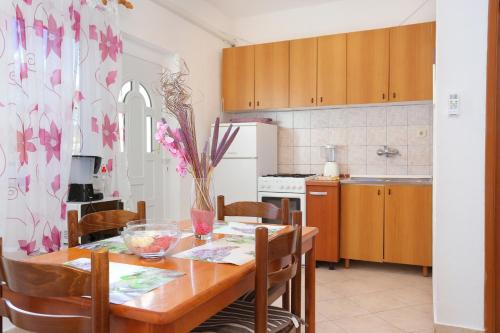 Apartments by the sea Slatine, Ciovo - 4871