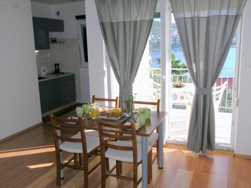 Apartments by the sea Businci, Ciovo - 4863