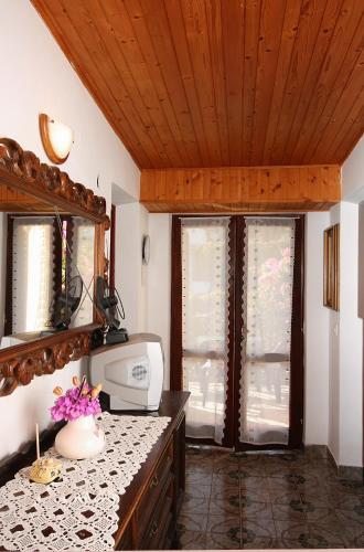 Family friendly seaside apartments Arbanija, Ciovo - 5220