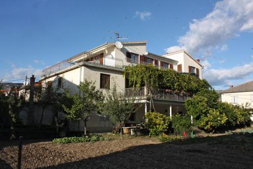 Apartments with parking space Kastel Stafilic, Kastela - 5219