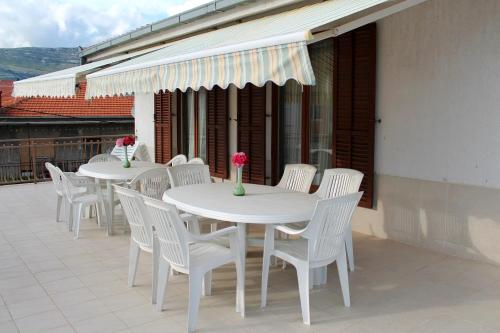 En balkong eller terrass på Apartments with a parking space Kastel Stafilic, Kastela - 5219