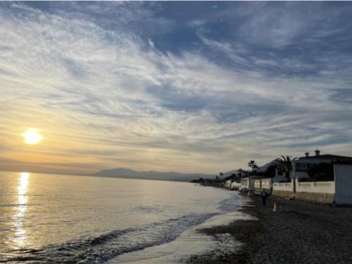 Bright & Modern 2 Bedroom Apartment 300m to the Beach - Marbella
