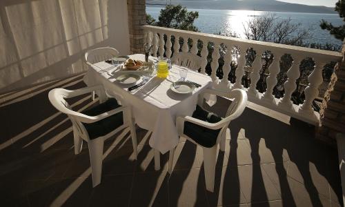 Balkón nebo terasa v ubytování Apartments by the sea Seline, Paklenica - 6531
