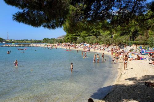 Fotografie z fotogalerie ubytování Apartments by the sea Kastel Stafilic, Kastela - 8678 v destinaci Kaštela