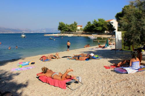 Fotografia z galérie ubytovania Apartments by the sea Mastrinka, Ciovo - 11720 v Trogiri