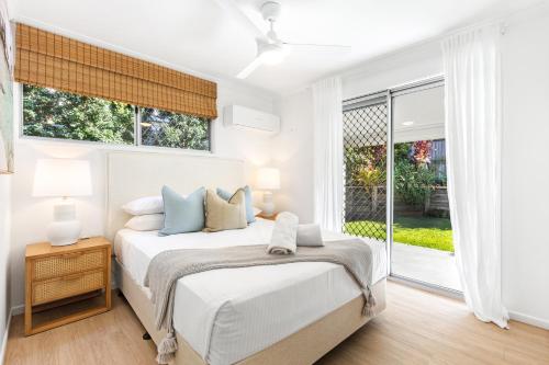 Cama o camas de una habitación en Styled 3 BR Tropical Family Home w Pool at Coolum