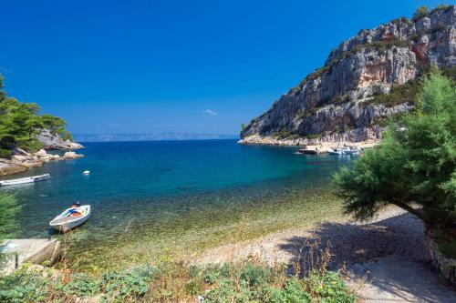 Fotografia z galérie ubytovania Apartments by the sea Cove Vela Stiniva, Hvar - 13935 v destinácii Zastražišće