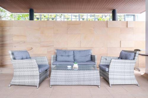 Posezení v ubytování Mövenpick 4-Bedroom Pool Villa Beach Access, Na Jomtien Pattaya