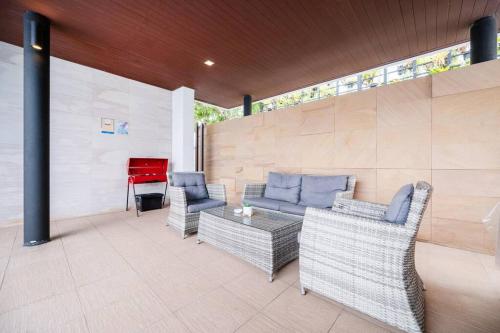 Posezení v ubytování Mövenpick 4-Bedroom Pool Villa Beach Access, Na Jomtien Pattaya