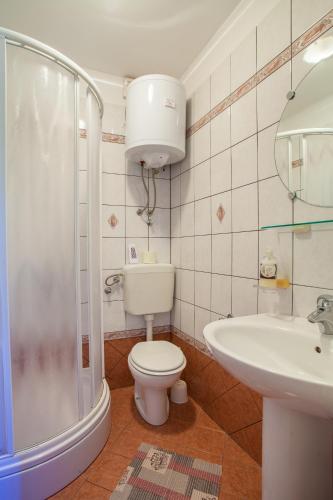 a bathroom with a toilet and a sink and a shower at Rooms with a parking space Cres - 2512 in Cres