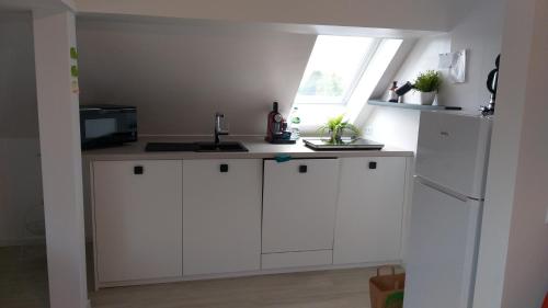Kuchyň nebo kuchyňský kout v ubytování 2 Schlafzimmerwohnung bei Frankfurt am Main