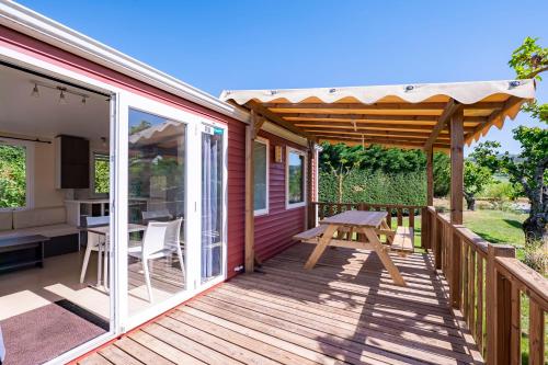 Mobilhom 6 personnes, piscine, parc du Pilat