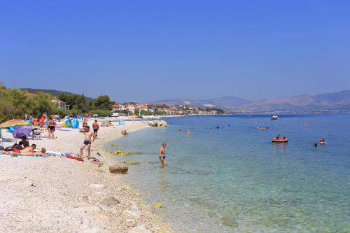 Fotografie z fotogalerie ubytování Apartments by the sea Slatine, Ciovo - 17235 v destinaci Slatine