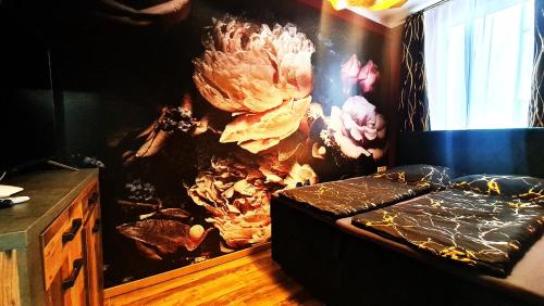 Zimmer mit einem Bild eines Truthahns an der Wand in der Unterkunft Vienna CityApartments - Premium 6 in Wien