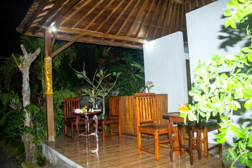 Taman di luar Kurnia Guest House & Spa