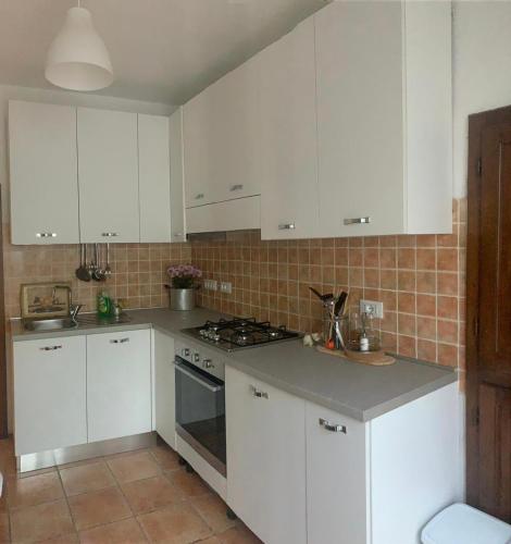 Una cocina o zona de cocina en La Maison Apartment