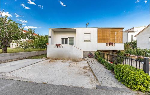 Nice Apartment In Kastel Luksic With Wifi