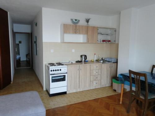 Apartment Podgora 6705b
