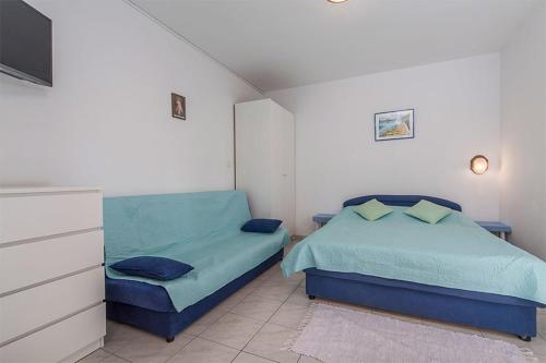 a bedroom with two beds and a tv in it at Studio Novigrad 2536a in Novigrad Istria