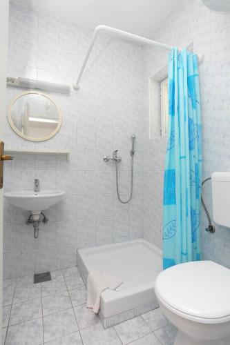 Koupelna v ubytování Studio Tucepi 6695a