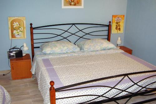Кровать или кровати в номере Studio Maslinica 5180c