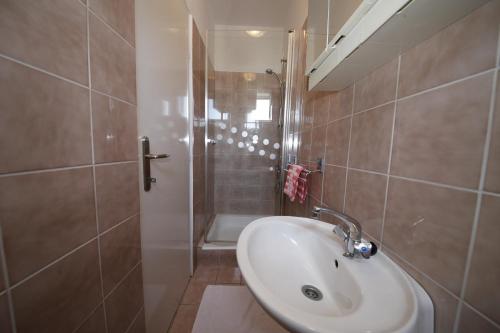 Double Room Banjol 5077b