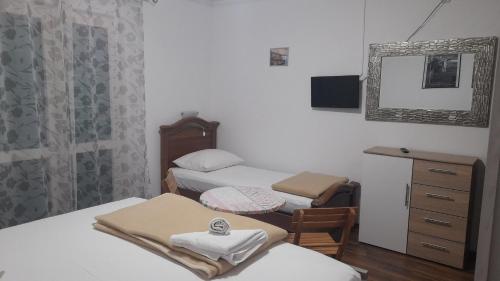 Triple Room Barbat 5070b