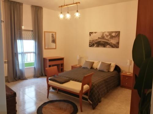 a bedroom with a bed and a table and chairs at Quiroga centro paradise in Quiroga