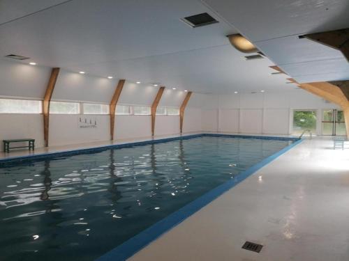 a swimming pool with water in a building at Cosy Chalet Durbuy in Durbuy