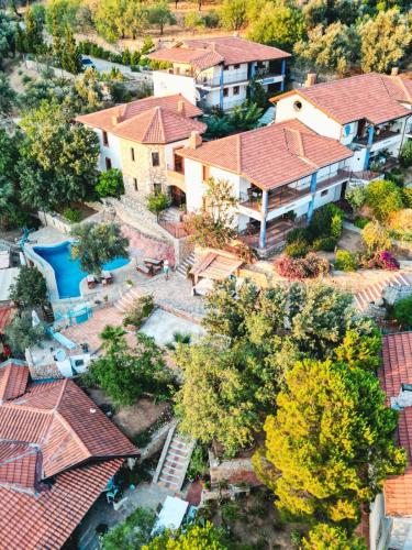 Bazén v ubytování Şato Triopia Butik Otel nebo v jeho okolí