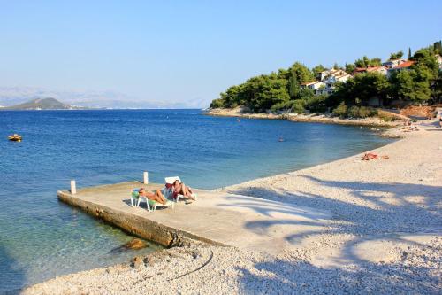 Fotografia z galérie ubytovania Apartments by the sea Slatine, Ciovo - 18311 v Slatine