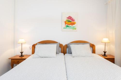 Close to Playa las Vistas with pool and parking