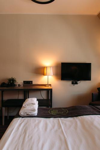 Una cama o camas en una habitación de Braavo Spa Hotel