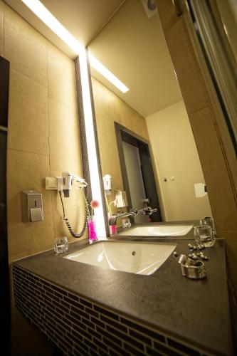 Bilik mandi di Hotel Martina