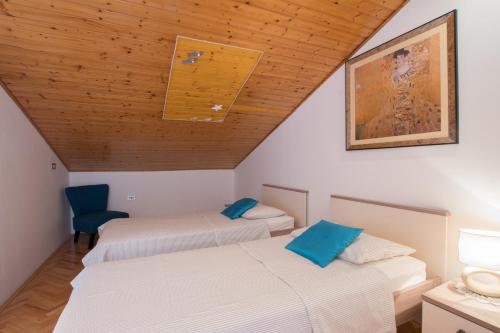 Apartments with parking space Umag - 2529