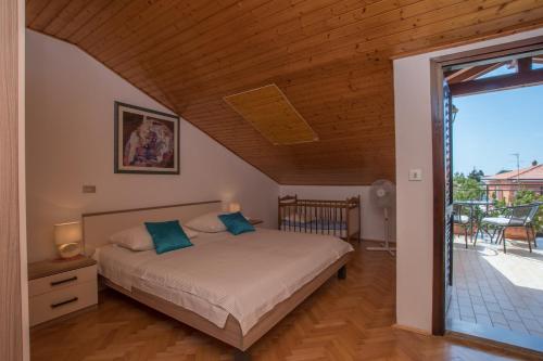 Apartments with parking space Umag - 2529
