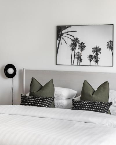 Postel nebo postele na pokoji v ubytování Studio in Burj Views by Radiance Vacation Stays