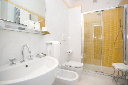 Phòng tắm tại La Locanda di Gino