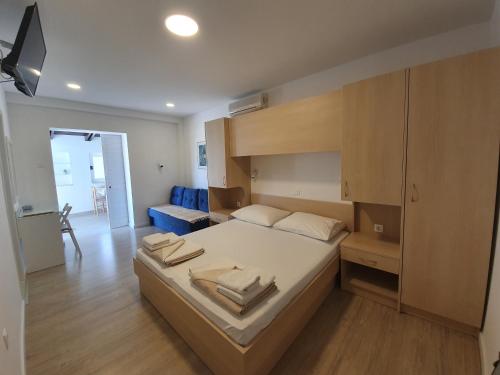 Postel nebo postele na pokoji v ubytování Apartments and rooms by the sea Baska Voda, Makarska - 2578