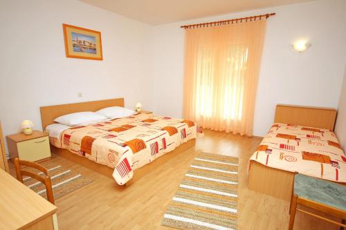 Apartments with parking space Palit, Rab - 5028