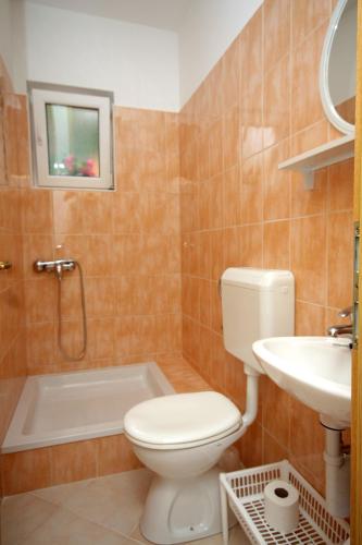 Apartments with parking space Palit, Rab - 5028