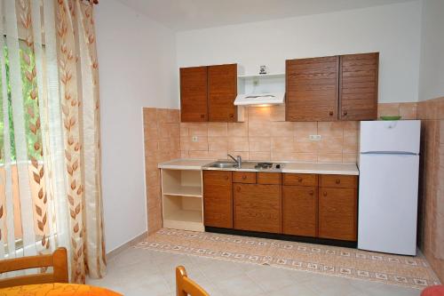 Apartments with parking space Palit, Rab - 5028
