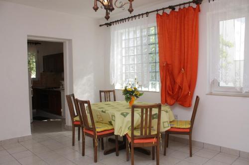 Apartments by the sea Banjol, Rab - 4952