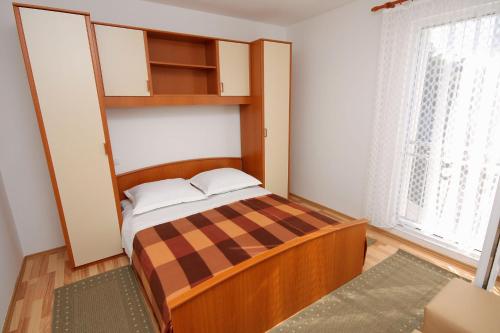 Apartments with parking space Banjol, Rab - 4956