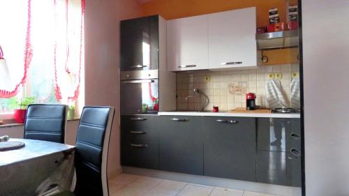 Family-friendly apartments with swimming pool Barbat, Rab - 4988