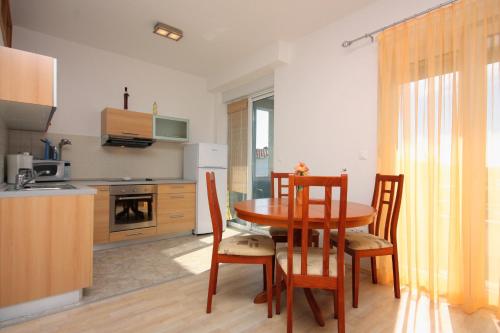 Apartments by the sea Kampor, Rab - 4986
