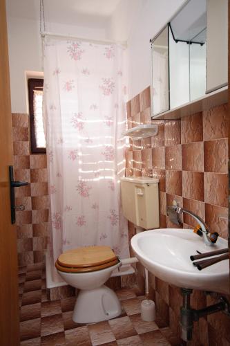 Apartments by the sea Kampor, Rab - 5051