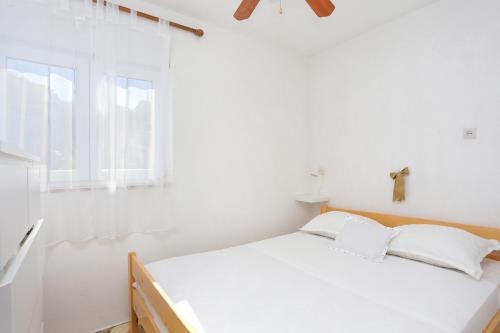 Apartments by the sea Cove Ostricka luka, Rogoznica - 4877