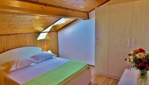 Apartments by the sea Supetarska Draga - Donja, Rab - 4954