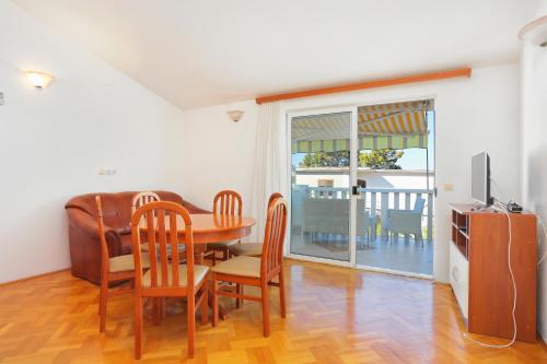 Family-friendly apartments with swimming pool Podstrana, Split - 4859